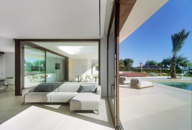 IN&OUT interior